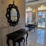 Boutique 우스트카