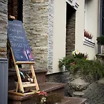 Boutique 우스트카